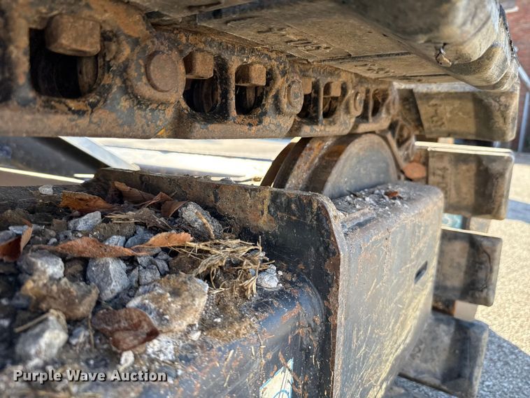 image for item EG8737 2013 John Deere 85D excavator