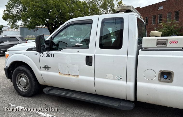 image for item EG8748 2013 Ford F250 Super Duty SuperCab pickup truck