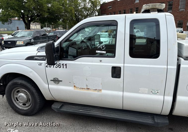image for item EG8748 2013 Ford F250 Super Duty SuperCab pickup truck