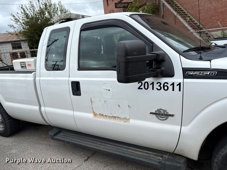 image for item EG8748 2013 Ford F250 Super Duty SuperCab pickup truck