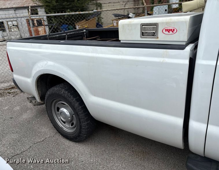 image for item EG8748 2013 Ford F250 Super Duty SuperCab pickup truck