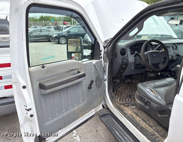 image for item EG8748 2013 Ford F250 Super Duty SuperCab pickup truck