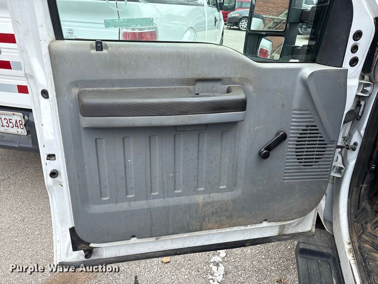 image for item EG8748 2013 Ford F250 Super Duty SuperCab pickup truck