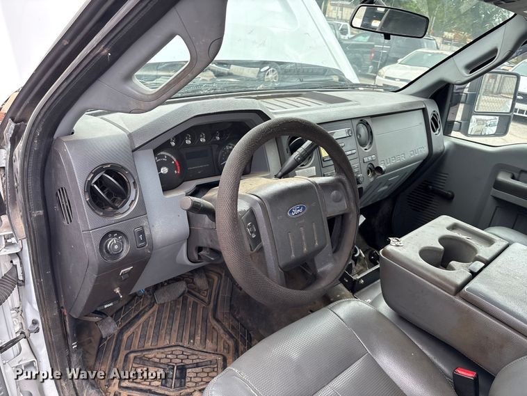 image for item EG8748 2013 Ford F250 Super Duty SuperCab pickup truck