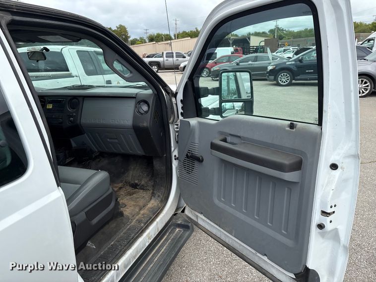 image for item EG8748 2013 Ford F250 Super Duty SuperCab pickup truck