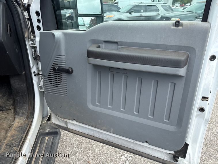 image for item EG8748 2013 Ford F250 Super Duty SuperCab pickup truck