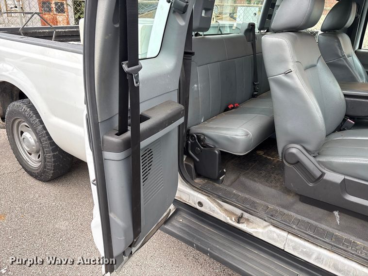 image for item EG8748 2013 Ford F250 Super Duty SuperCab pickup truck