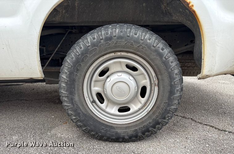 image for item EG8748 2013 Ford F250 Super Duty SuperCab pickup truck