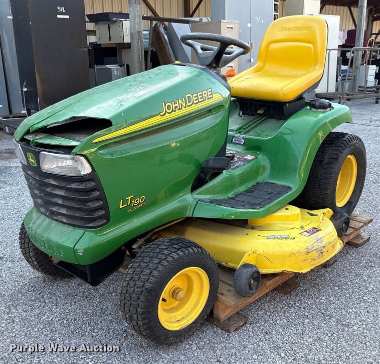 image for item EG8758 2005 John Deere LT190 lawn mower