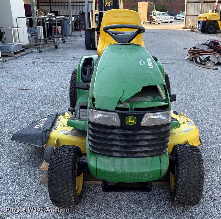 image for item EG8758 2005 John Deere LT190 lawn mower