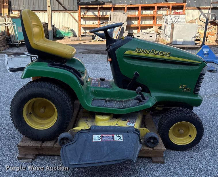 image for item EG8758 2005 John Deere LT190 lawn mower