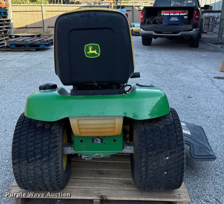 image for item EG8758 2005 John Deere LT190 lawn mower
