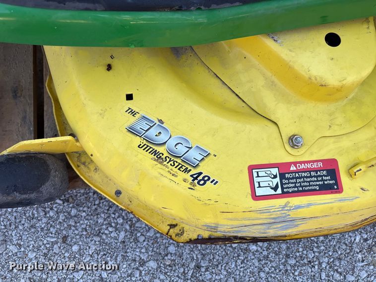 image for item EG8758 2005 John Deere LT190 lawn mower