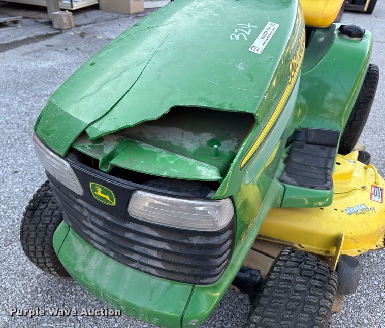 image for item EG8758 2005 John Deere LT190 lawn mower