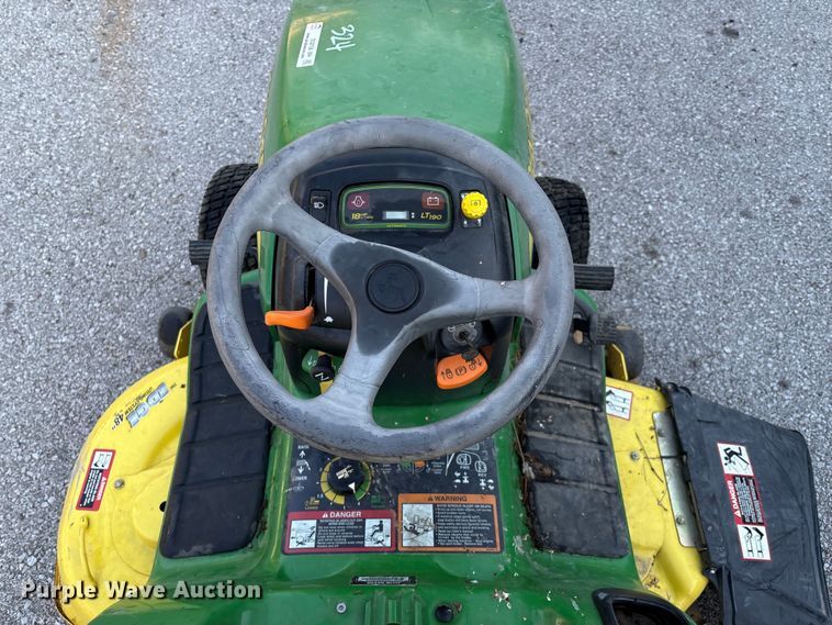 image for item EG8758 2005 John Deere LT190 lawn mower