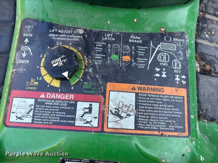 image for item EG8758 2005 John Deere LT190 lawn mower