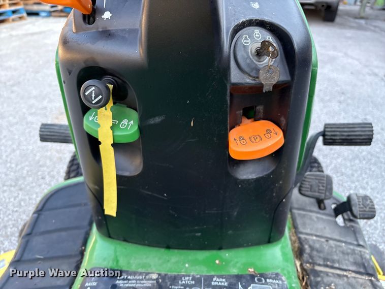 image for item EG8758 2005 John Deere LT190 lawn mower