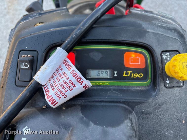 image for item EG8758 2005 John Deere LT190 lawn mower