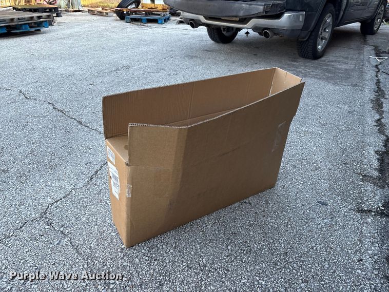 image for item EG8758 2005 John Deere LT190 lawn mower