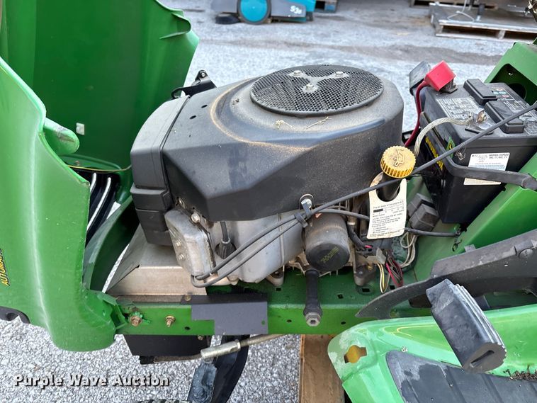 image for item EG8758 2005 John Deere LT190 lawn mower