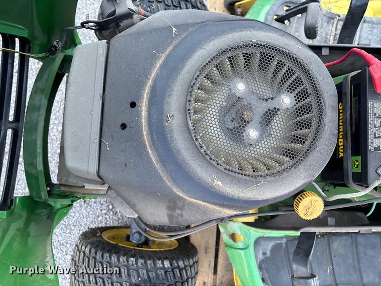 image for item EG8758 2005 John Deere LT190 lawn mower