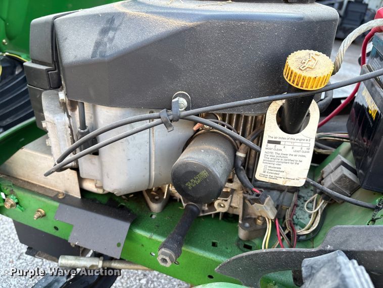 image for item EG8758 2005 John Deere LT190 lawn mower