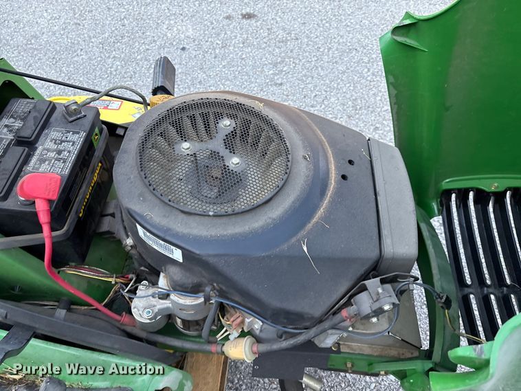image for item EG8758 2005 John Deere LT190 lawn mower