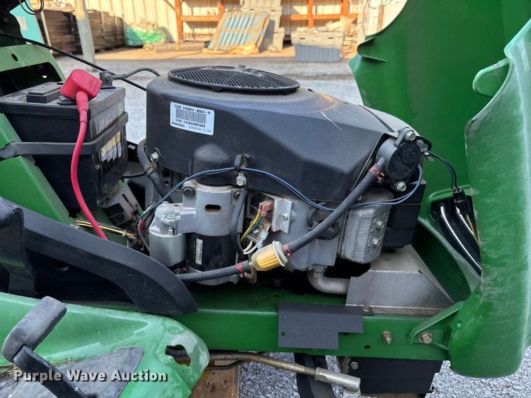 image for item EG8758 2005 John Deere LT190 lawn mower