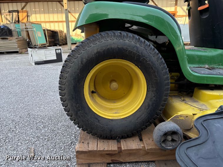 image for item EG8758 2005 John Deere LT190 lawn mower