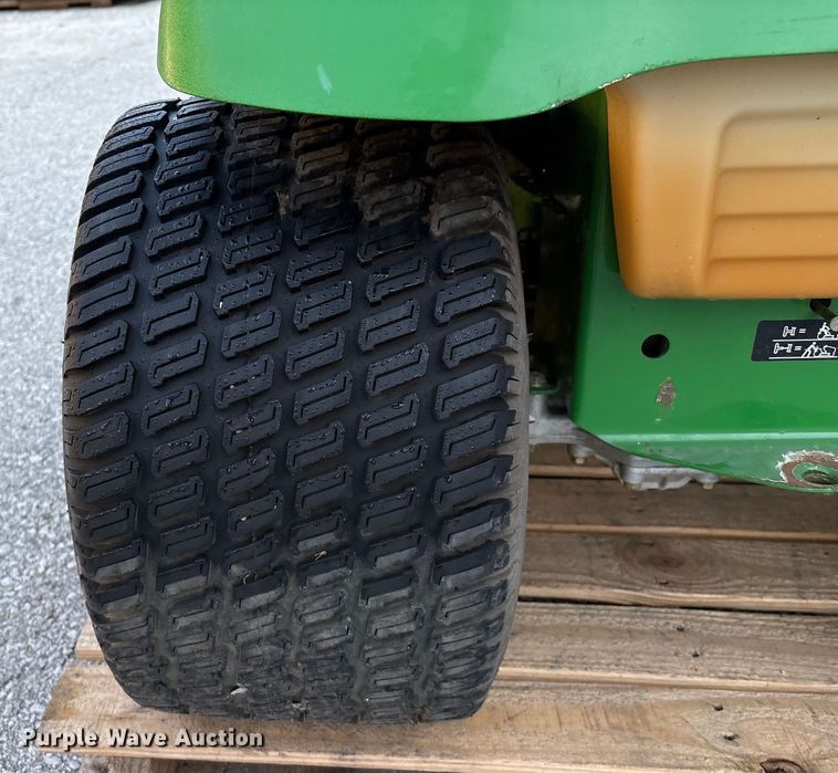 image for item EG8758 2005 John Deere LT190 lawn mower