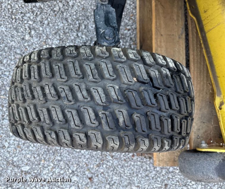 image for item EG8758 2005 John Deere LT190 lawn mower