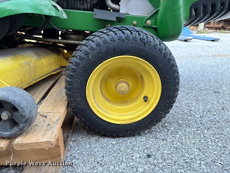 image for item EG8758 2005 John Deere LT190 lawn mower