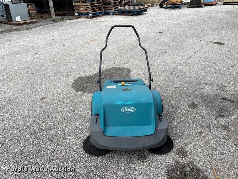 image for item EG8761 Tennant S3B floor sweeper