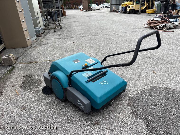 image for item EG8761 Tennant S3B floor sweeper
