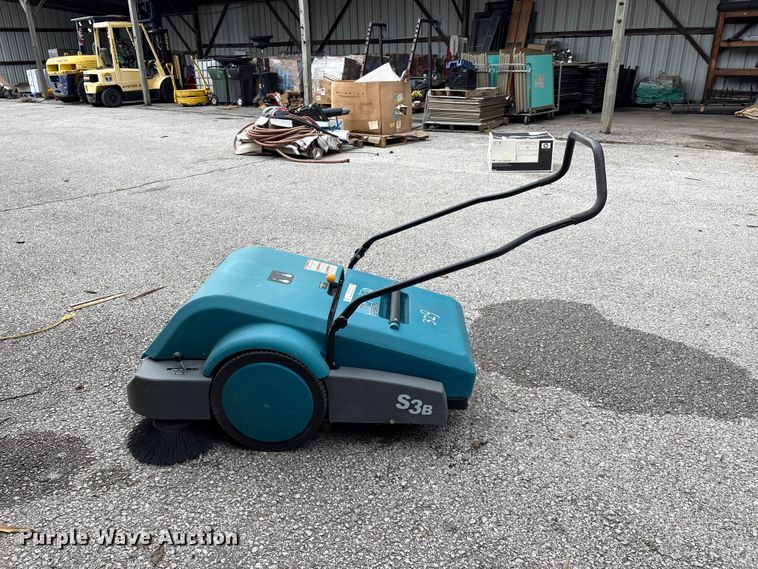 image for item EG8761 Tennant S3B floor sweeper