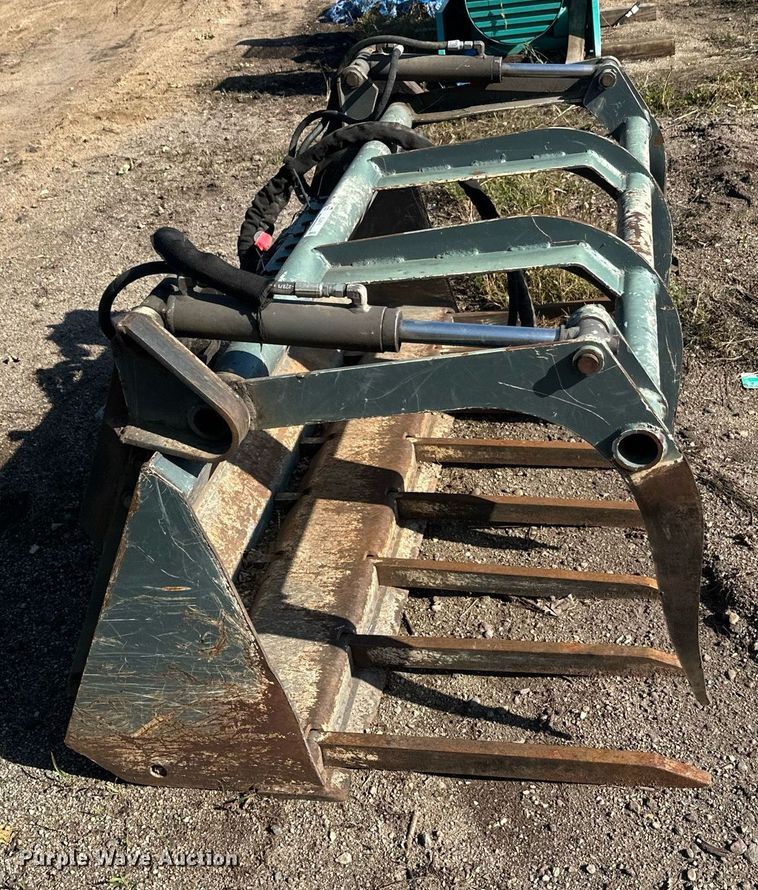 image for item EL0010 Skid steer grapple bucket