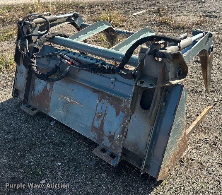 image for item EL0010 Skid steer grapple bucket