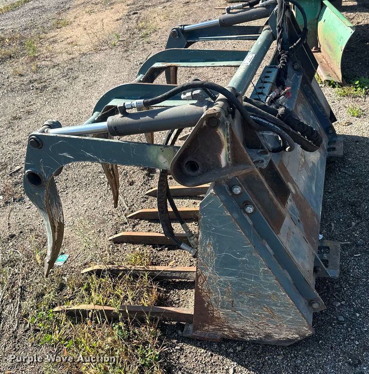 image for item EL0010 Skid steer grapple bucket