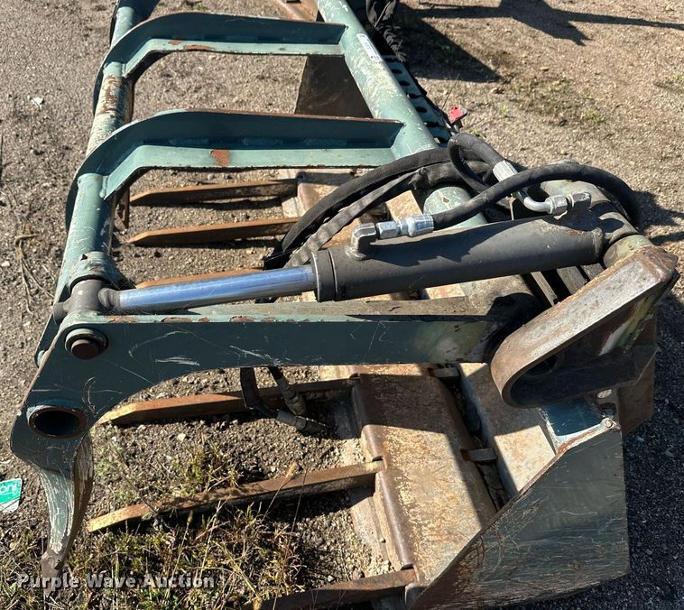 image for item EL0010 Skid steer grapple bucket