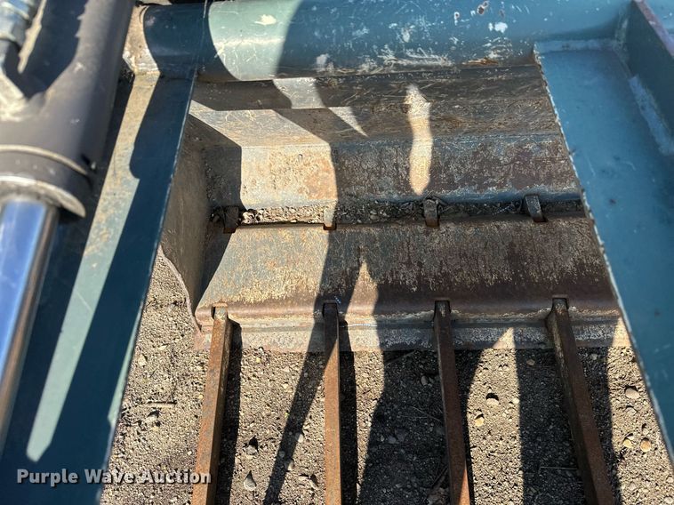 image for item EL0010 Skid steer grapple bucket