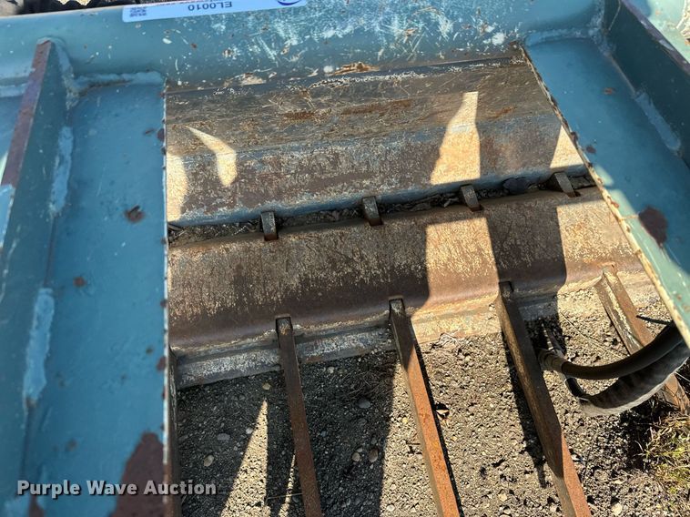 image for item EL0010 Skid steer grapple bucket