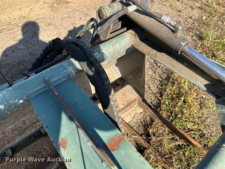 image for item EL0010 Skid steer grapple bucket