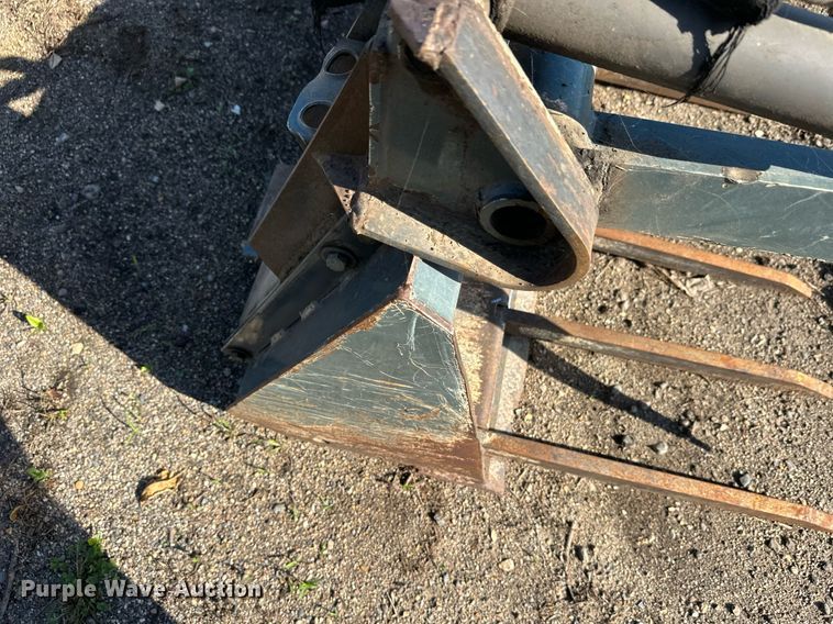 image for item EL0010 Skid steer grapple bucket