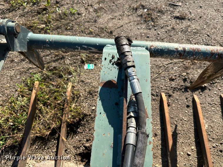 image for item EL0010 Skid steer grapple bucket