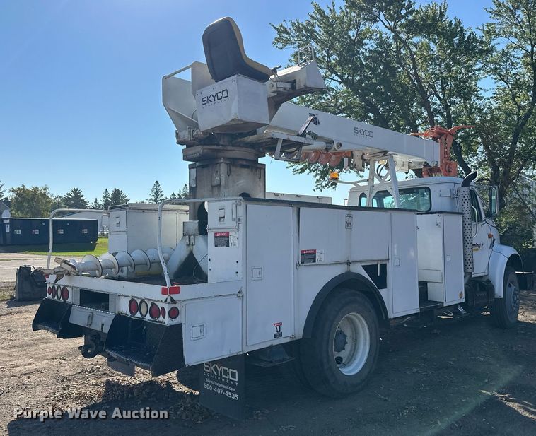 image for item EL0015 1997 International 4900 digger derrick truck