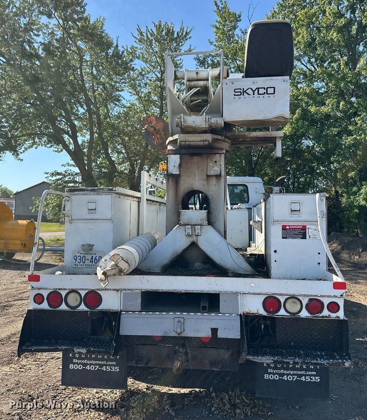 image for item EL0015 1997 International 4900 digger derrick truck