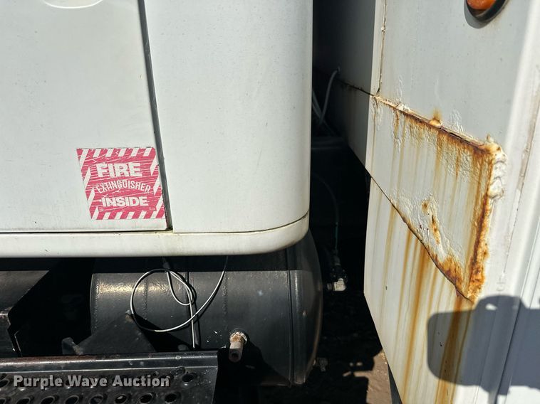 image for item EL0015 1997 International 4900 digger derrick truck