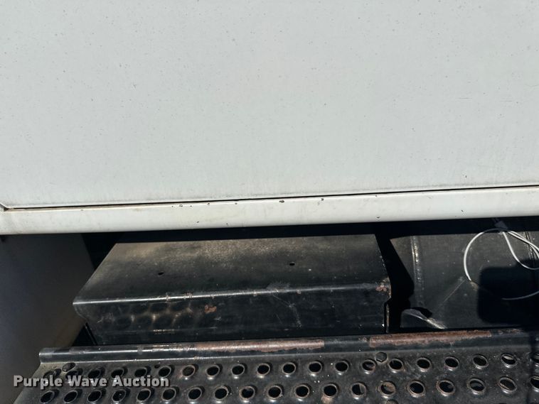 image for item EL0015 1997 International 4900 digger derrick truck