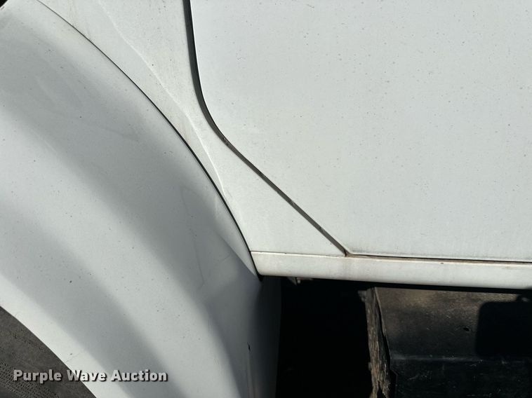 image for item EL0015 1997 International 4900 digger derrick truck