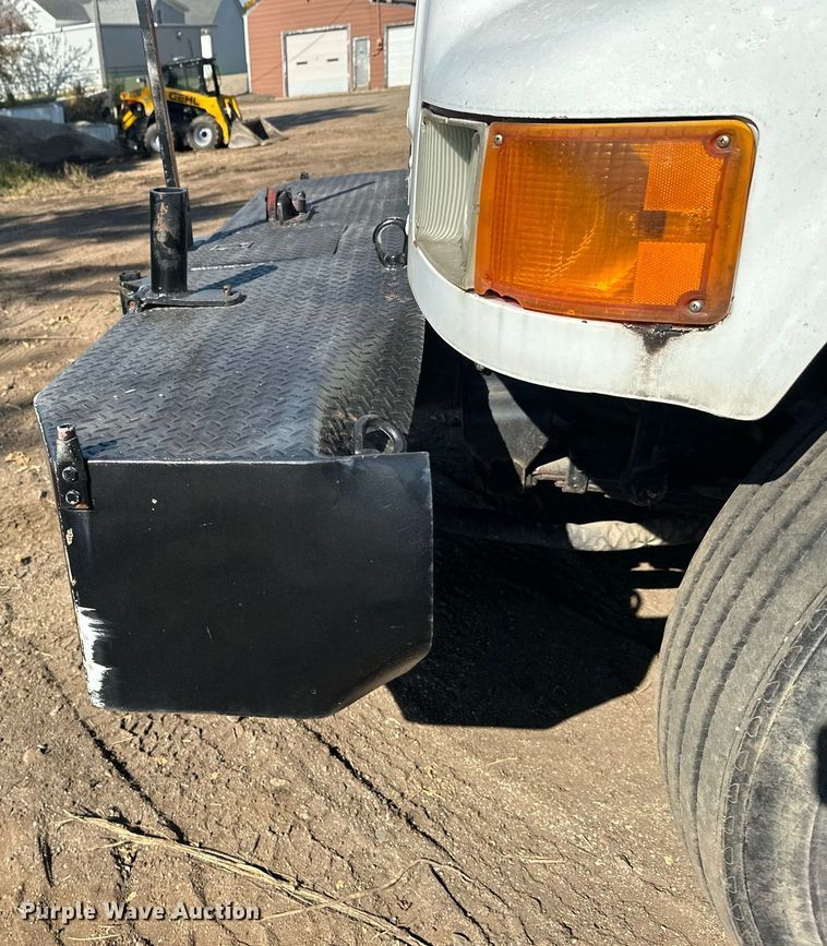 image for item EL0015 1997 International 4900 digger derrick truck